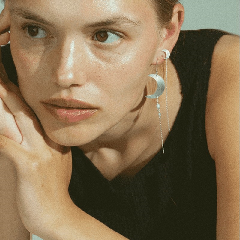 Jane Kønig Half Moon Chain Stud